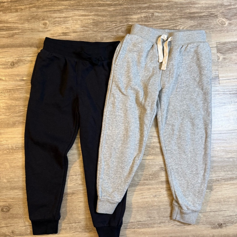 The Children's Place Black and Gray Joggers - Size 5/6